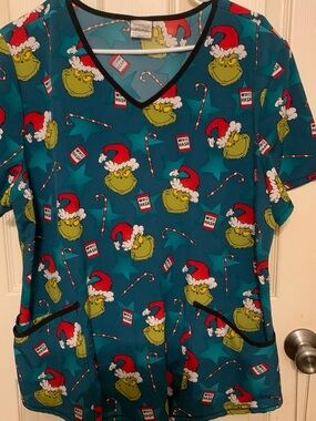 Woman’s scrub top v neckline 2 front pockets Teal only worn once